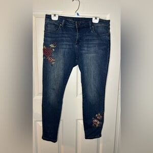 Kut from the Kloth Dark Blue Skinny Jeans with Rose Embroidery